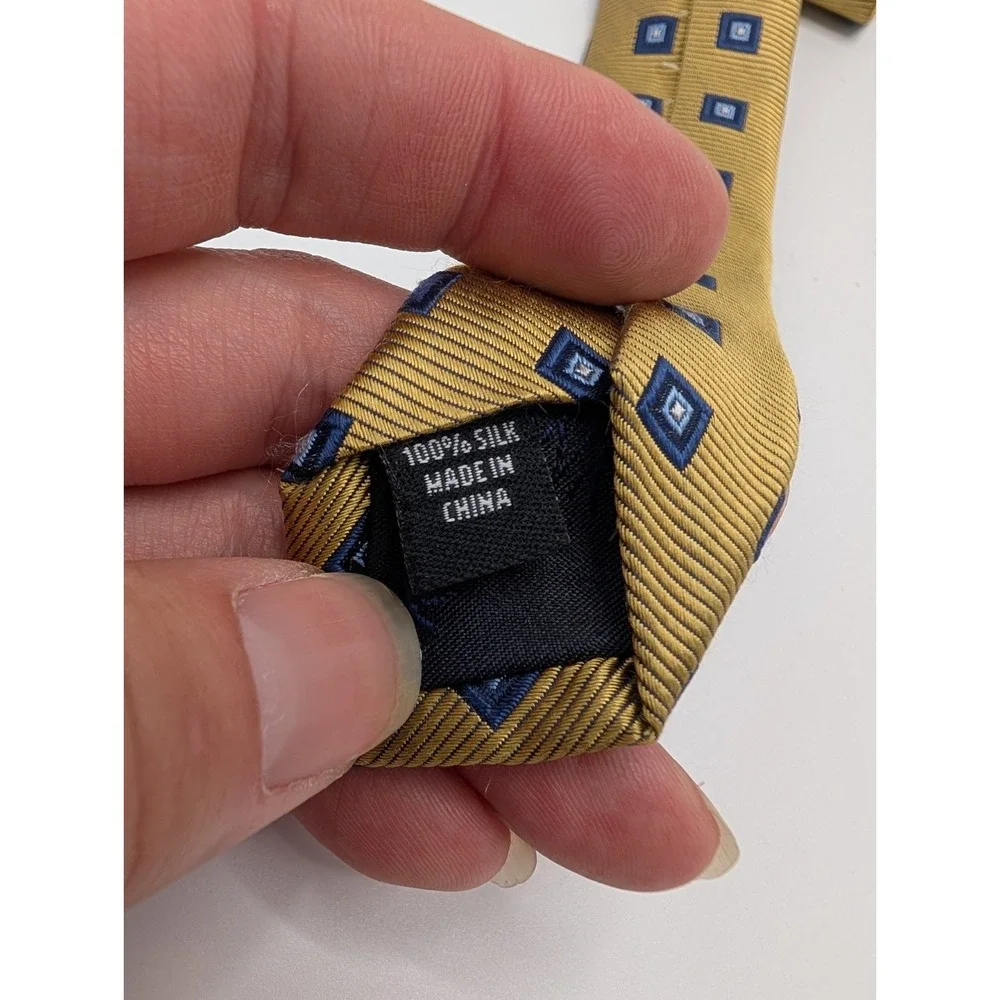Jos. A. Bank Traveler 100% Silk Men's Neck Tie Geometric Squares